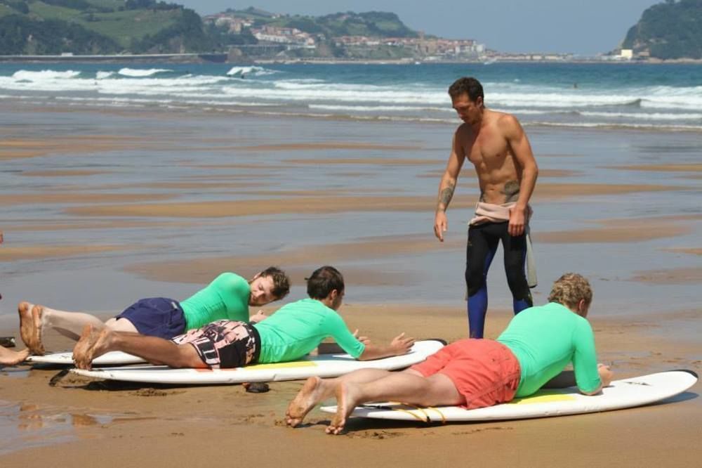 Zarautz Beachside Surf Camp Екстер'єр фото